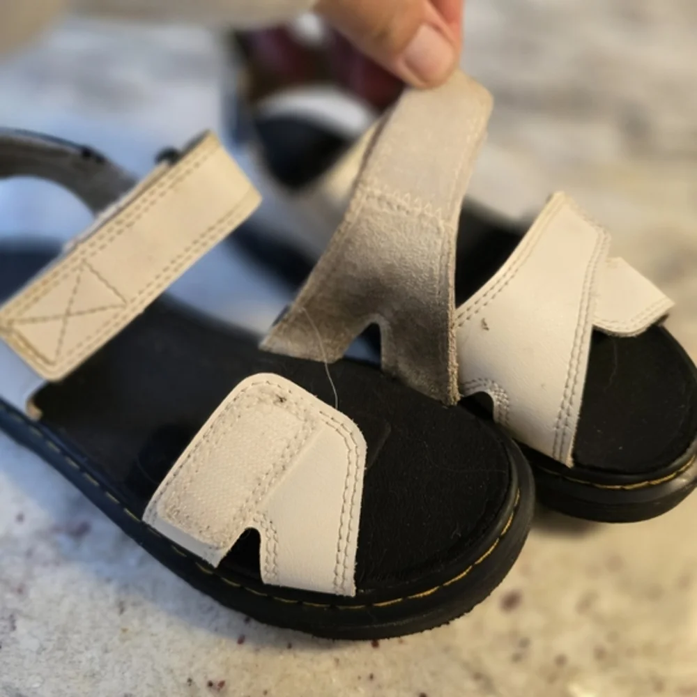Dr martens‎ youth 13 white velcro sandals